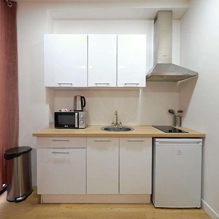Modern Renovated Studio With A Touch Of Gilded Glamour Central Paris Apartment Exterior photo