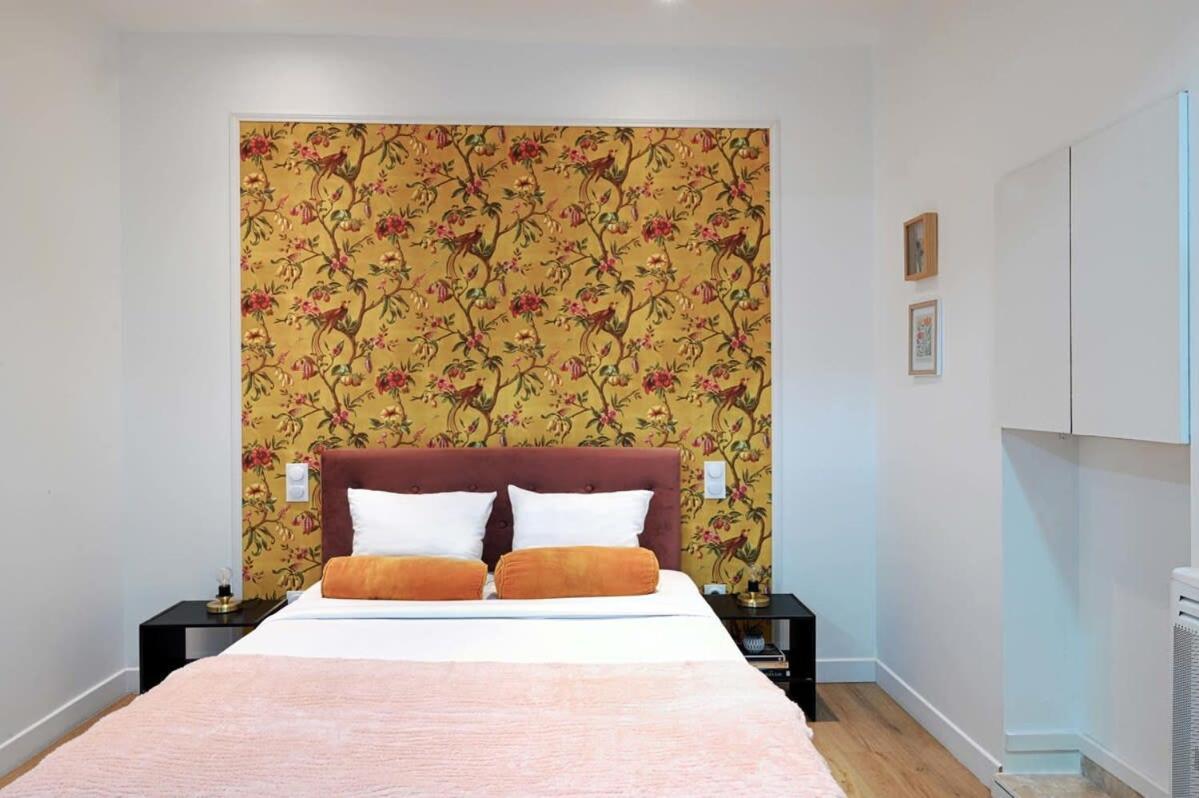 Modern Renovated Studio With A Touch Of Gilded Glamour Central Paris Apartment Exterior photo